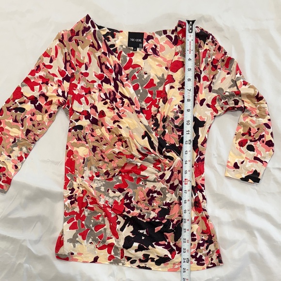 NIC+ZOE Red and Black Abstract Wrap Top—Medium - Picture 10 of 12